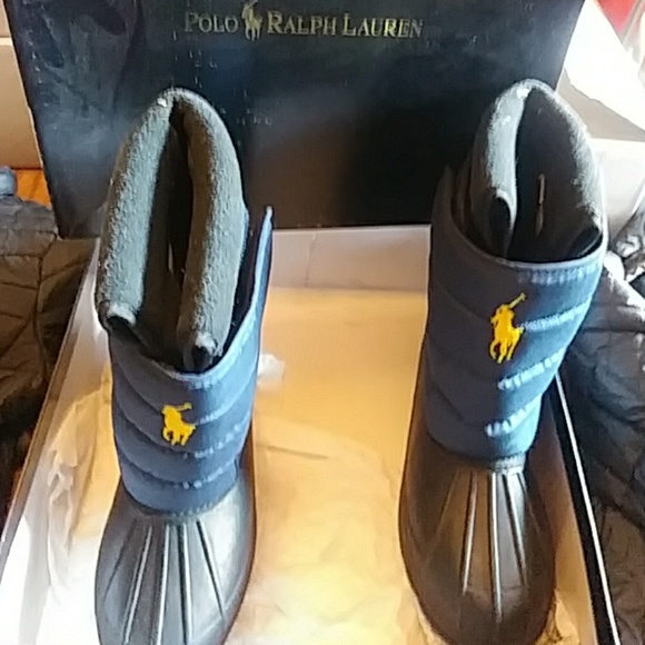 Clothes - Picture 4 of 8